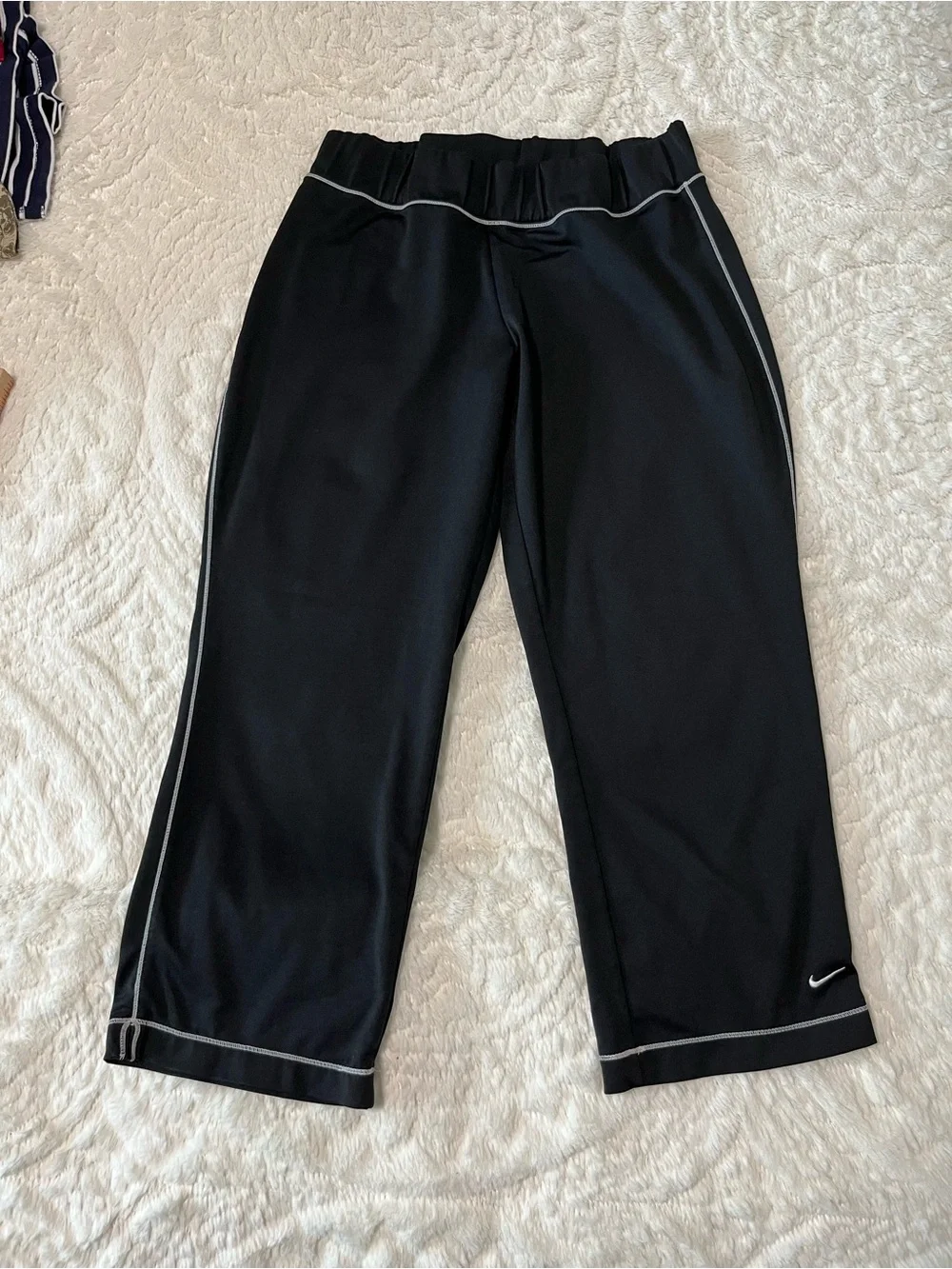 Nike Black Cropped Training Pants with White Piping Size S(4-6)